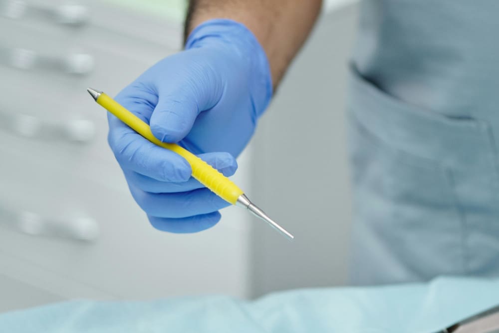 gloved hand with scalpel - Pacifica Center For Plastic Surgery gloved hand with scalpel